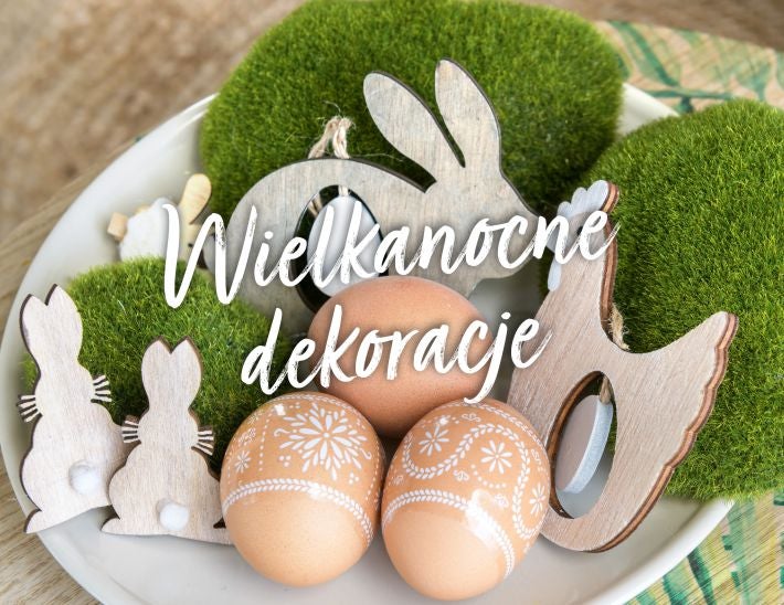 pisanki i ozdoby wielkanocne na talerzu